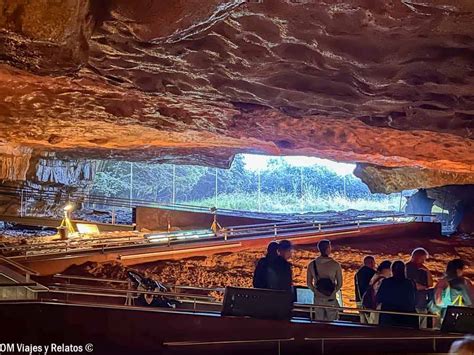 Infografía detallada de la Neocueva de Altamira, destacando las obras de arte rupestre y la disposición de la réplica.