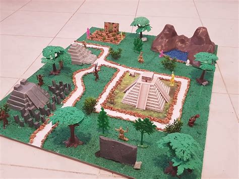 Recreación de maquetas prehispánicas de casas y templos
