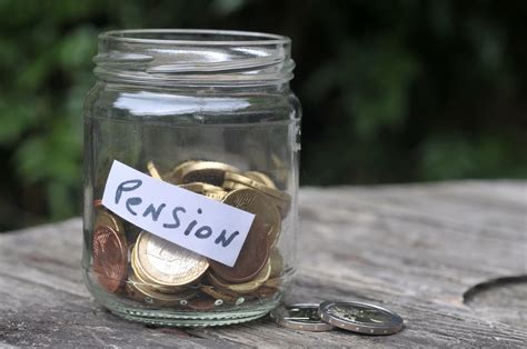 Esquema de las obligaciones de cotización para pensionados en Chile