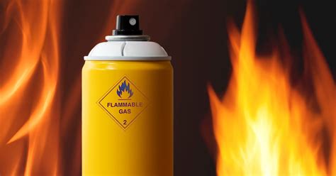 Infografía mostrando ejemplos de sustancias inflamables comunes en entornos industriales