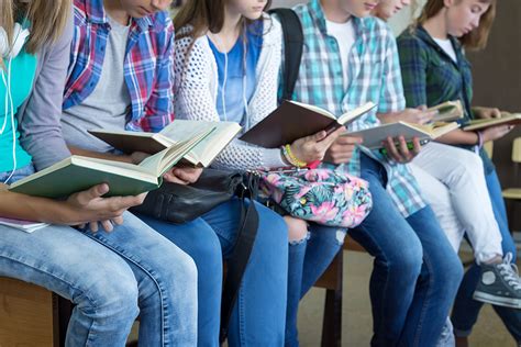Foto: taller de escritura o lectura con jóvenes