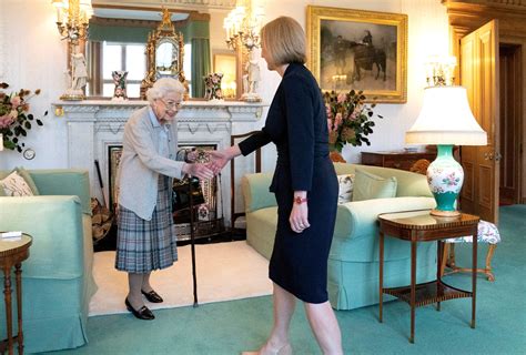 La Reina Isabel II junto a Liz Truss en su última aparición pública