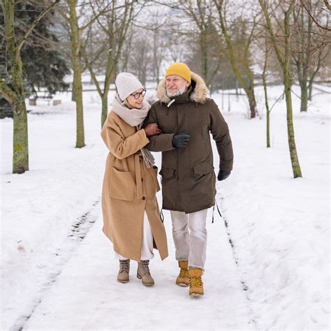 Imagen temática del invierno o personas mayores abrigadas.