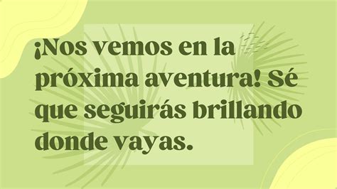 Grupo de compañeros de trabajo despidiendo a un colega con un brindis