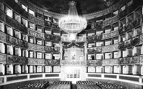 Foto histórica del Teatro San Marco en Livorno o de la conferencia de fundación del PCI