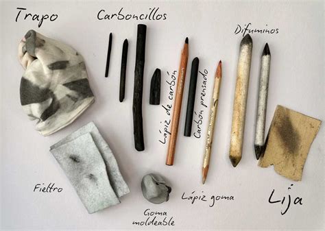 Materiales básicos para dibujo con carboncillo: barras de diferentes durezas, lápices de carboncillo, difuminos, goma maleable y papel texturizado