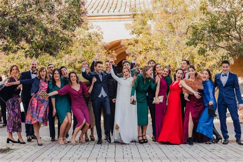 Fotografía antigua de una boda española con la novia vestida de negro