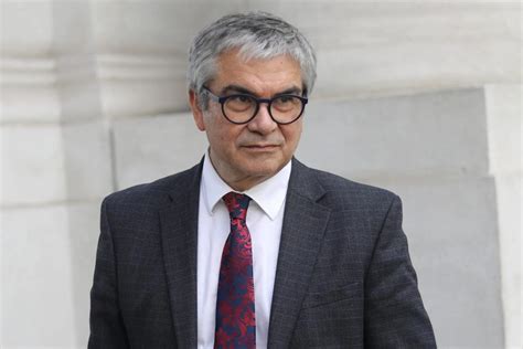 fotografía de los ministros Jeannette Jara, Mario Marcel y Álvaro Elizalde celebrando la aprobación de la reforma