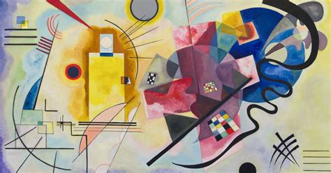 Jóvenes trabajando en obras de arte abstracto y graffiti.