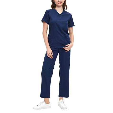 Diseño de uniforme de cuidadora profesional, moderno y ergonómico