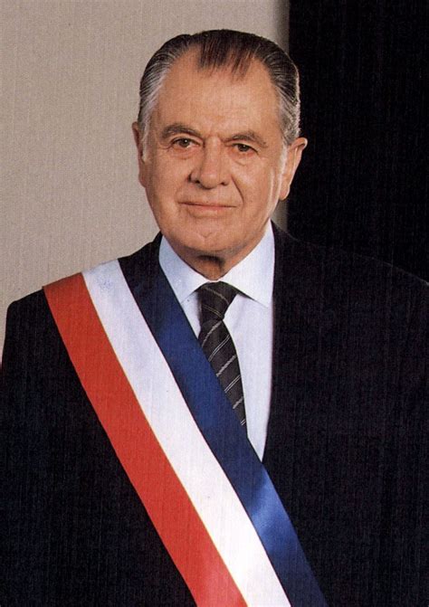 Imagen de Patricio Aylwin en un evento relacionado con pueblos indígenas o en sus últimos años de vida