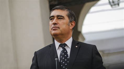 Mario Desbordes, alcalde de Santiago, dando declaraciones