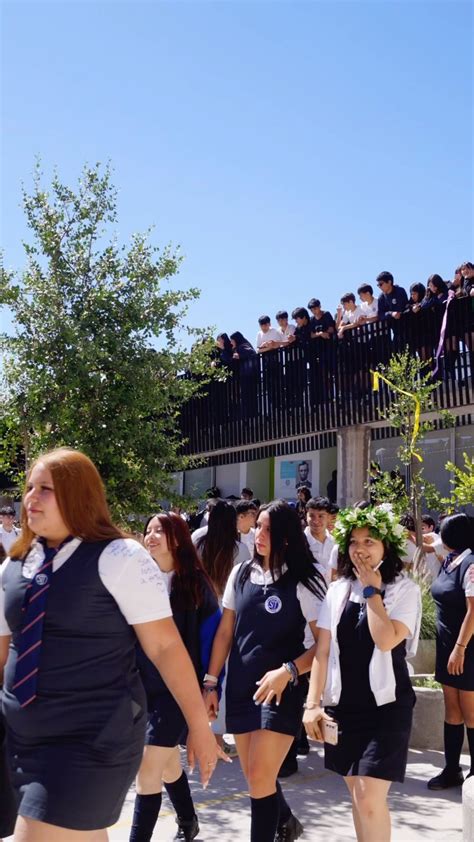 Foto de grupo de estudiantes egresados del Colegio San Juan de Lampa