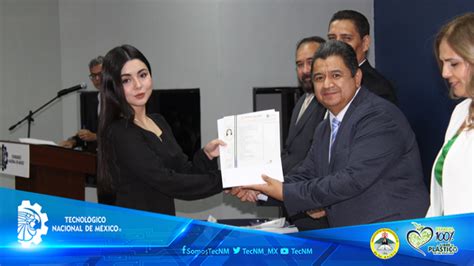 Foto de una ceremonia de entrega de certificados en una capacitación