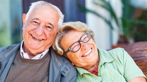 Infografía: Beneficios y pensiones para adultos mayores en Chile