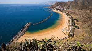 Fotografía de un joven Bachir en las playas de Canarias