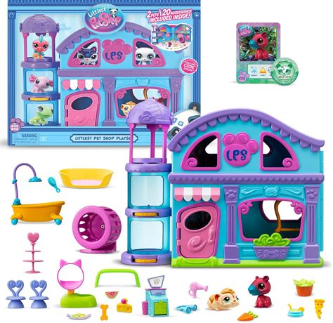 Fotografía de una colección variada de figuras Littlest Pet Shop dispuestas en un entorno de juego creativo