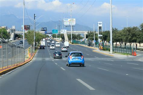 Gráfico comparativo de los tiempos de traslado a servicios de salud para personas mayores en zonas rurales.