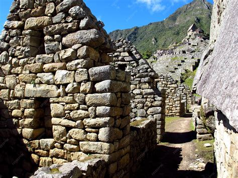 Foto de ruinas incas o construcciones antiguas de piedra