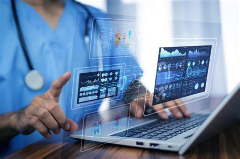 Ilustración de un personal médico protegiendo datos del paciente en una tableta