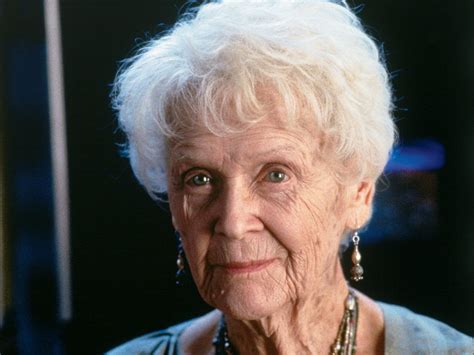 Foto temática de la actriz Gloria Stuart, representando a Rose anciana en 