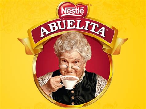 Comparativa de los logos antiguos y el actual de Chocolate Abuelita