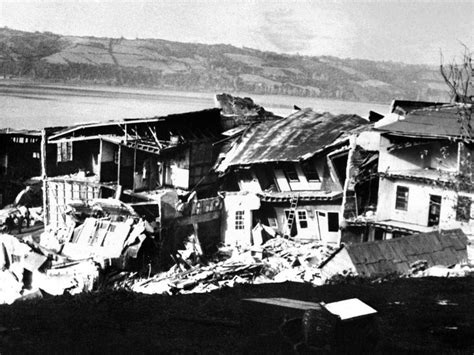 Fotografía histórica de la destrucción del terremoto de Valdivia de 1960