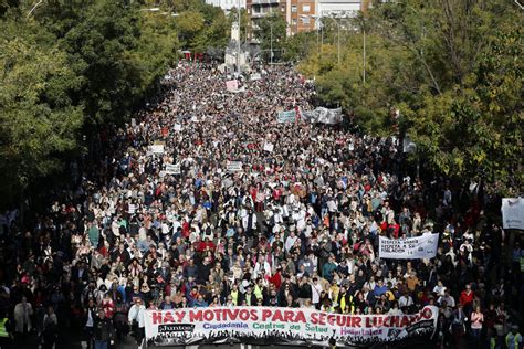 Foto de una manifestación por los derechos de la infancia en Chile