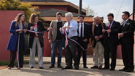 Foto de la inauguración de una residencia familiar del SENAME