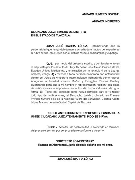 Representación de un abogado explicando derechos a un menor