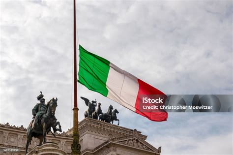 Bandera nacional italiana en Roma