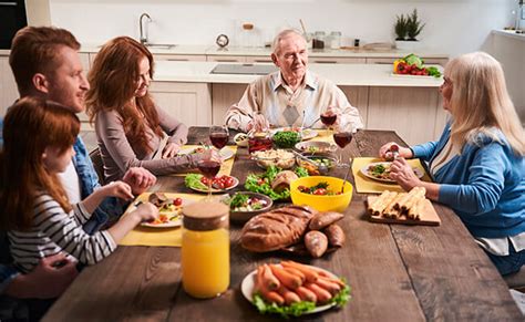 Esquema de un plano de mesa para una reunión familiar, mostrando la ubicación de la abuela, hijos, nietos y hermanos