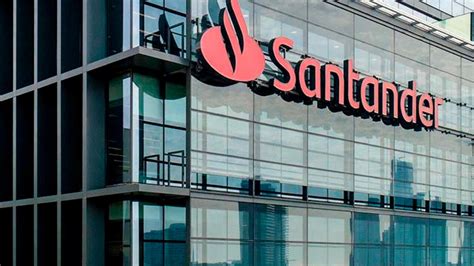 Sala de computación equipada por Banco Santander en un centro de SENAME