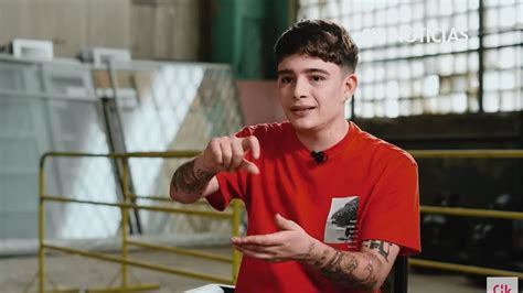 Fotografía de Efraín Reeve Barria (El Menor) en una de sus destacadas presentaciones de freestyle.