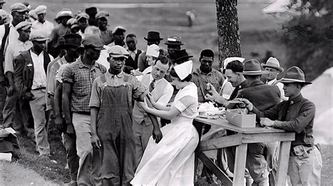 Fotografía histórica de afroamericanos participantes en el estudio de Tuskegee.