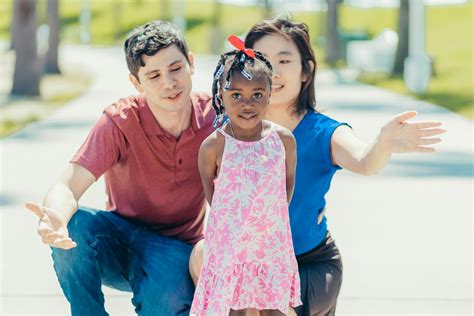 Familia adoptiva feliz en Chile