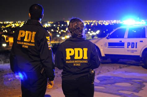 Foto de la PDI realizando una detención en el marco de una investigación