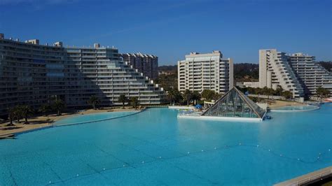Esquema de la ubicación del supermercado y el condominio en San Alfonso del Mar