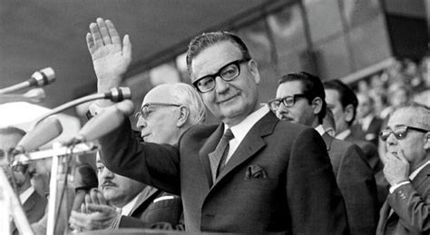 Salvador Allende hablando en un acto público
