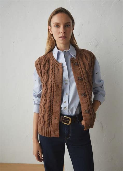 Variedad de chalecos de punto con estampados vintage
