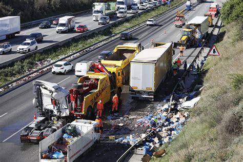 Esquema de un accidente de tráfico entre dos camiones