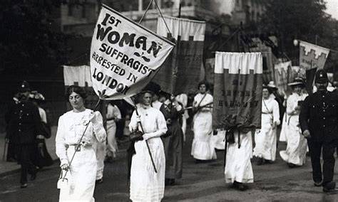 Foto de manifestaciones sufragistas y de Mary Richardson