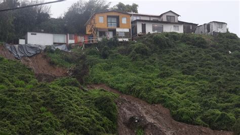 Fotografía de infraestructura dañada por inundación o remoción en masa