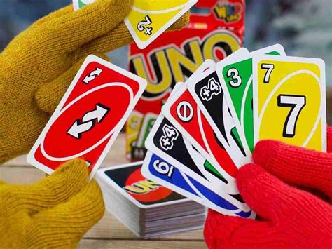 Imagen de diferentes juegos de mesa y cartas.