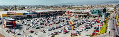 Foto de Plaza Balmaceda en La Serena con puestos de venta