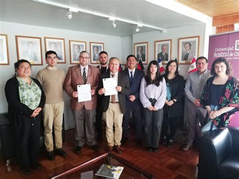 Fotografía de la firma del convenio entre Sename y FACEA UACh