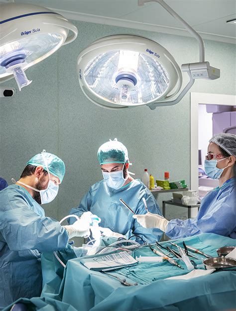 Diagrama que ilustra la incisión quirúrgica para la descompresión microvascular