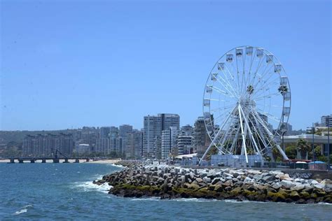 Foto panorámica de Viña del Mar con su costa y jardines