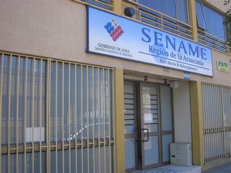 Foto de archivo de una fachada de centro del Sename