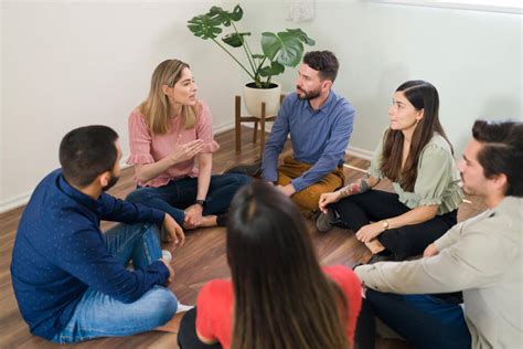 Imagen de personas en terapia de grupo